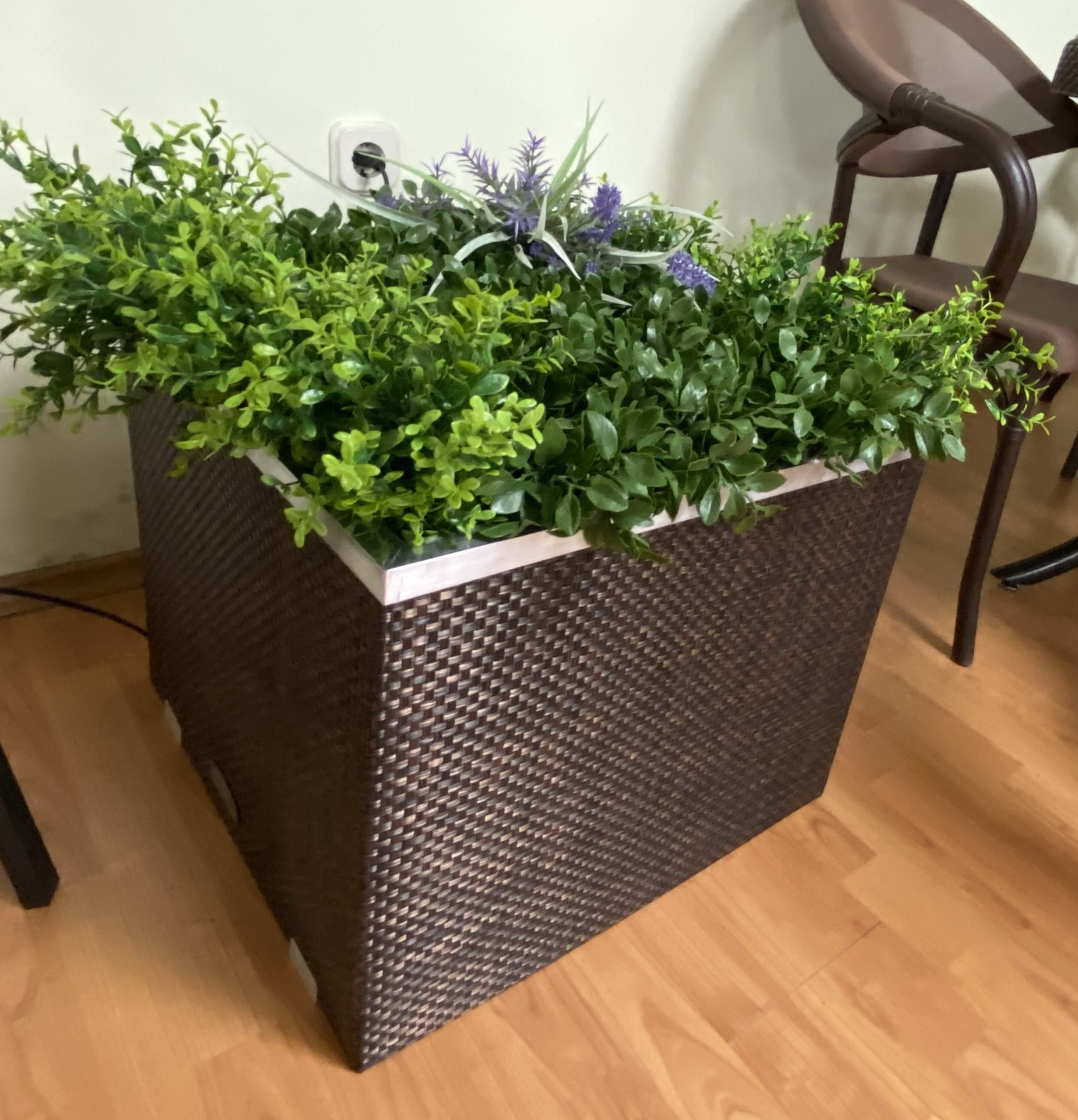 ŽARDINJERA 50X50X43 SAMO-NAVODNJAVANJE