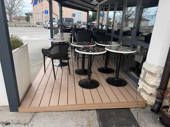 WPC decking referentna ambijentalna slika - Vip aCafe premantura1