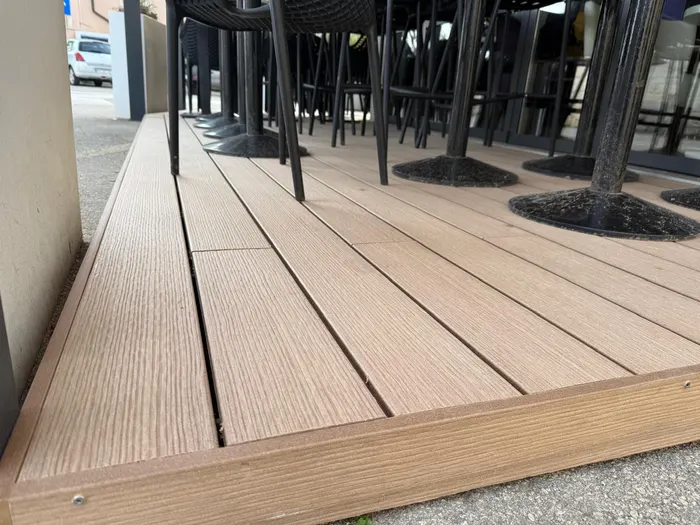 WPC decking referentna ambijentalna slika - Vip aCafe premantura2