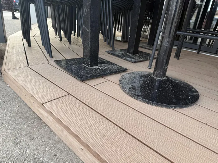 WPC decking referentna ambijentalna slika - Vip aCafe premantura4