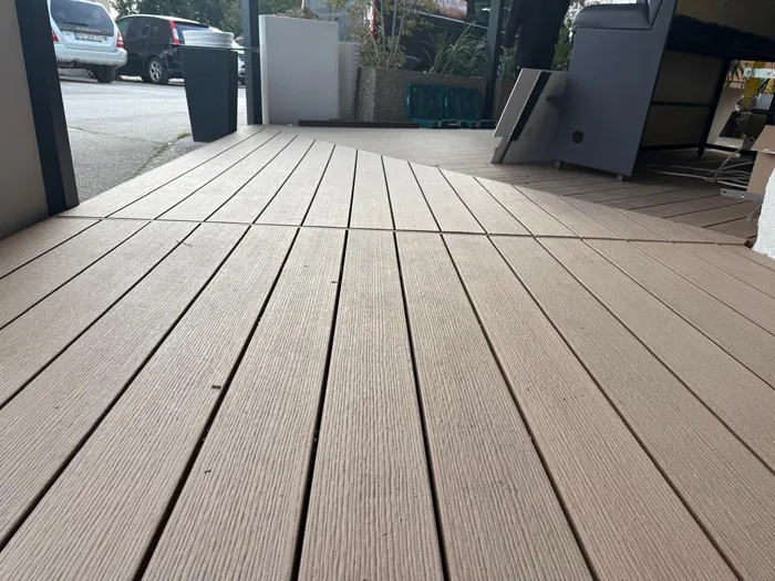 WPC decking referentna ambijentalna slika - Vip aCafe premantura5