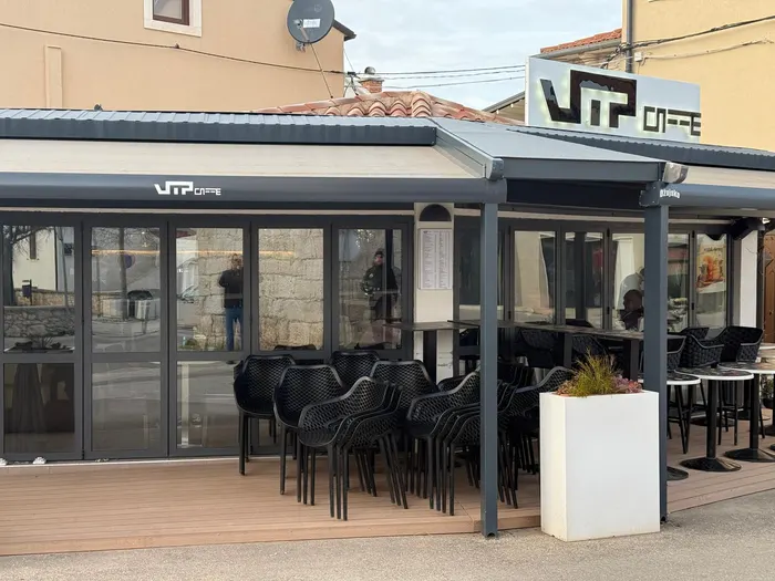 WPC decking referentna ambijentalna slika - Vip aCafe premantura6
